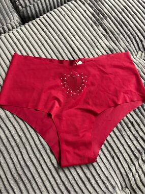 Victoria’s Secret No-Show Heart Cut-Out Modern Brief Panty Red, Medium NWT